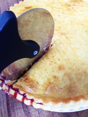 稍凉一下，用滚轮刀切块