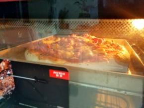 160度  20分钟左右！（参考温度  因为面饼和鸡肉都是熟的，把握好时间，芝士别烤太过了，烤过了就不拉丝了）