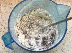 把面粉和可可粉，提前搅匀