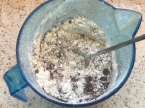 把面粉和可可粉，提前搅匀