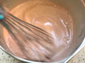 黄油隔水融化，也加入面糊搅匀。