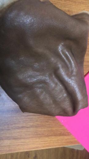 不需要薄如纸的饼皮，也不要太厚