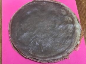 都烙完饼以后，叠好一层一层的，配方我做了大概有13张饼皮，吃了3张，还剩10张