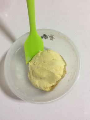 
揉捏成团，不要太软也不要太过松散！