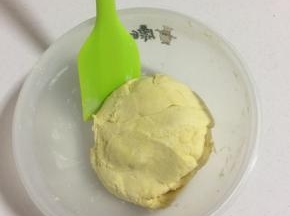 
揉捏成团，不要太软也不要太过松散！