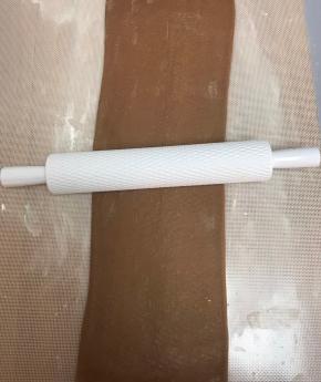 擀长，大约50公分左右。