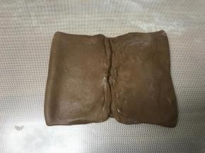 像叠被子一样，两边往中间对