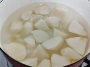 加入两小碗清水，大火烧开。