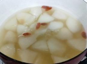 30分钟后加入枸杞再炖5分钟即可。