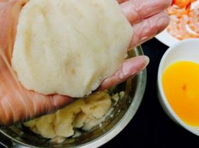 取适量土豆泥