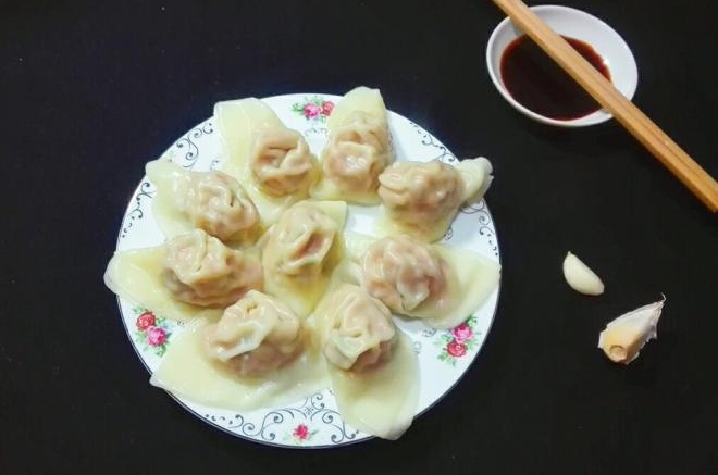 胡萝卜猪肉大馄饨