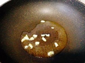 山药从冷水里捞出沥干水分