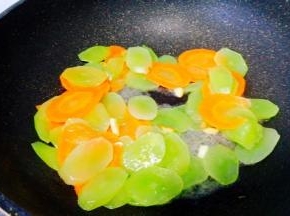 大火快速翻炒