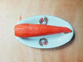 胡萝卜一个削去皮