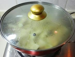 盖上锅盖大火烧开