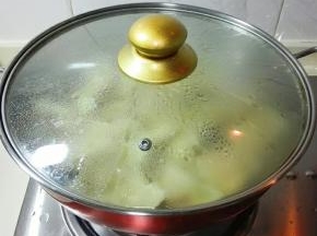 盖上锅盖大火烧开