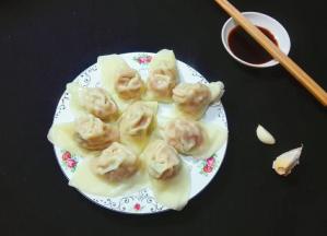 可以盛出来吃了，沾点蒜泥醋汁更好吃