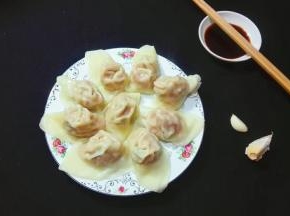 可以盛出来吃了，沾点蒜泥醋汁更好吃