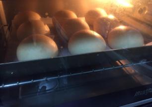 烤箱预热上下火180度，烤18分钟