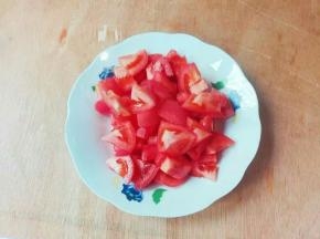 番茄洗净切小块