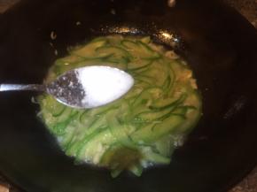 加入适量的盐，