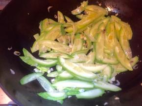 快速翻炒均匀。