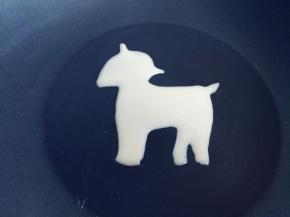 画完后开小火。（画之前最好不要开火，那样图案凝固太快，受热也不均匀）