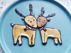 画出鹿角，用巧克力填满。