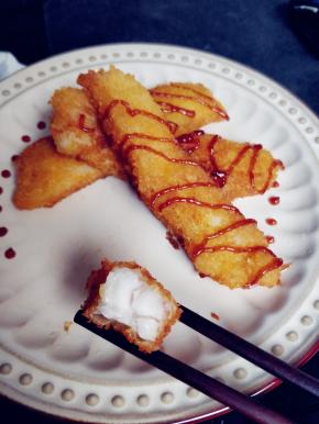 挤上喜欢的酱料，可以吃啦。