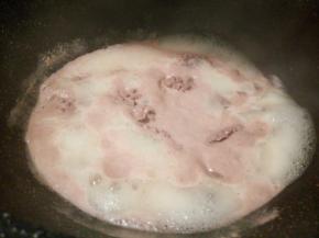 啤酒煮开，撇清沫，腰花再焯一下就起锅，冲洗干净