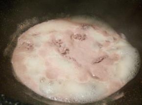 啤酒煮开，撇清沫，腰花再焯一下就起锅，冲洗干净