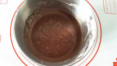 搅拌至无干粉状态。