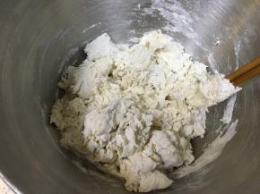 用筷子搅拌至棉絮状态