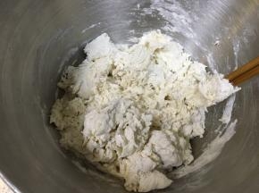 用筷子搅拌至棉絮状态
