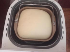 面团揉出结实的薄膜。发酵到2-3倍