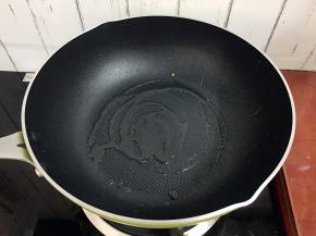 原锅倒入适量的食用油烧热
