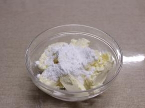 软化后加入10克糖粉