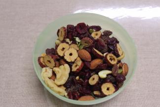 准备各种坚果/果仁