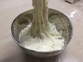 内部呈蜂窝状