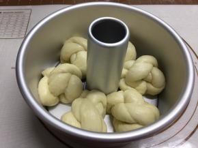 接口向下码入7寸中空模具中