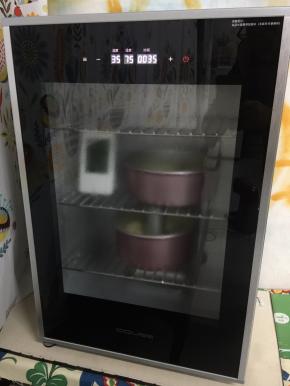 发酵箱内设定温度35度，湿度75%，时间45分钟，进行二发