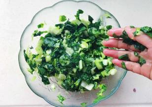 用手抓捏直到出水