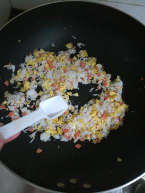 加入一点六月鲜和一点食盐调味，即可关火。