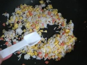 加入一点六月鲜和一点食盐调味，即可关火。