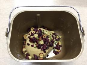 加入坚果，运行揉面程序3分钟