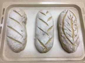 放入预热好的萌煮烤箱中层，170度，35分钟