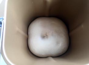 面团揉出薄膜，放冰箱5度发酵一夜。发到原来的2--3倍