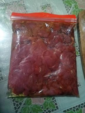 揉捏均匀后，放入冰箱冷藏入味，最好24小时。