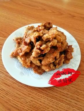 腌渍到位，酥香的里脊直接吃就非常不错，喜欢椒盐的也可以搭配椒盐，喜欢糖醋的，也可以做点糖醋汁，是不是很不错的一道菜呢？