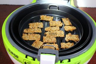 自动关闭，酥脆的虾仁米饭饼就好了。